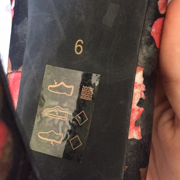 Le Château Heels - Picture 4 of 4